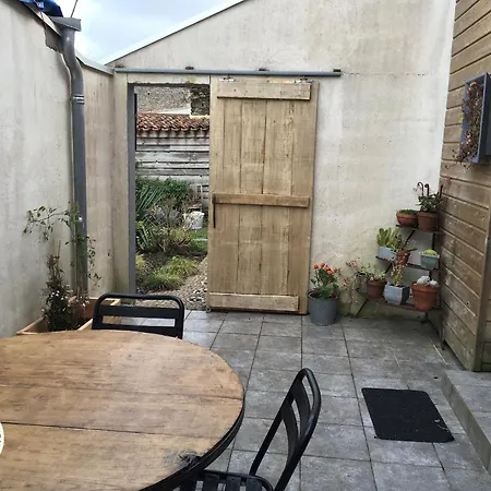 Holiday home Maison Renovee Avec Jardin, Piscine Chauffee Et Wifi A - Fr-1-426-537 Mareuil-sur-Lay