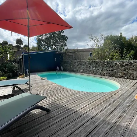 Maison Renovee Avec Jardin, Piscine Chauffee Et Wifi A Country house
