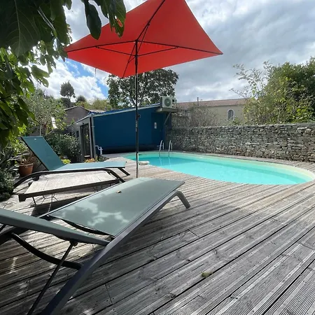 Holiday home Maison Renovee Avec Jardin, Piscine Chauffee Et Wifi A - Fr-1-426-537