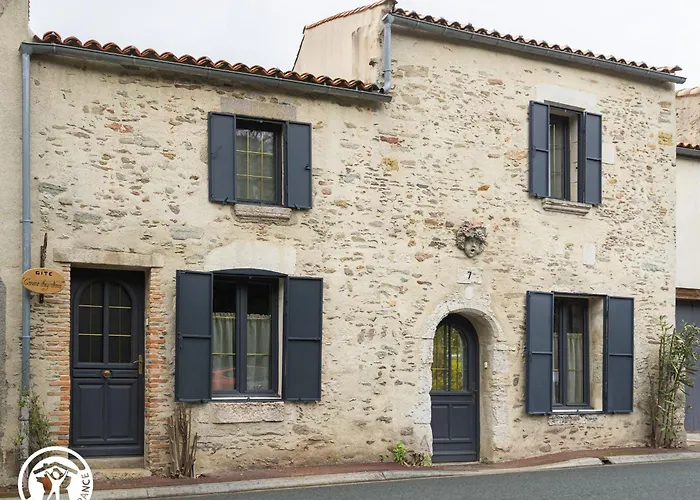 Maison Renovee Avec Jardin, Piscine Chauffee Et Wifi A - Fr-1-426-537 * Mareuil-sur-Lay